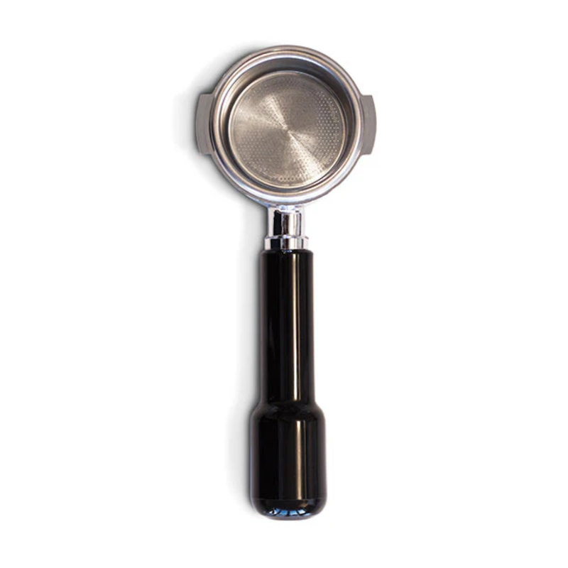 Rocket Bottemless portafilter set oppefra. Selve håndtaget er sort, og holderen er i sølv