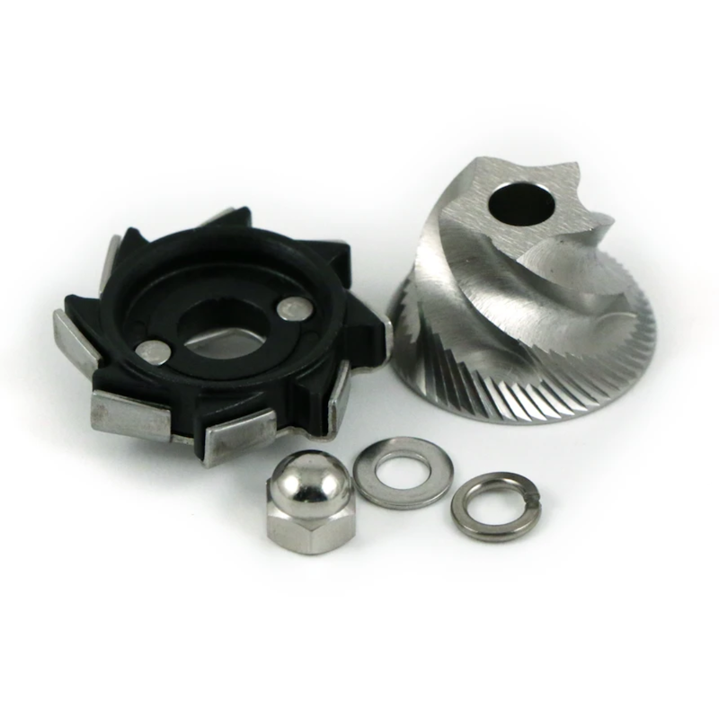 Sæt af kværnblade og små metaldele til en Sage kaffekværn. Består af en konisk kværnring, en sort plast- og metalkomponent samt små skiver og en møtrik.