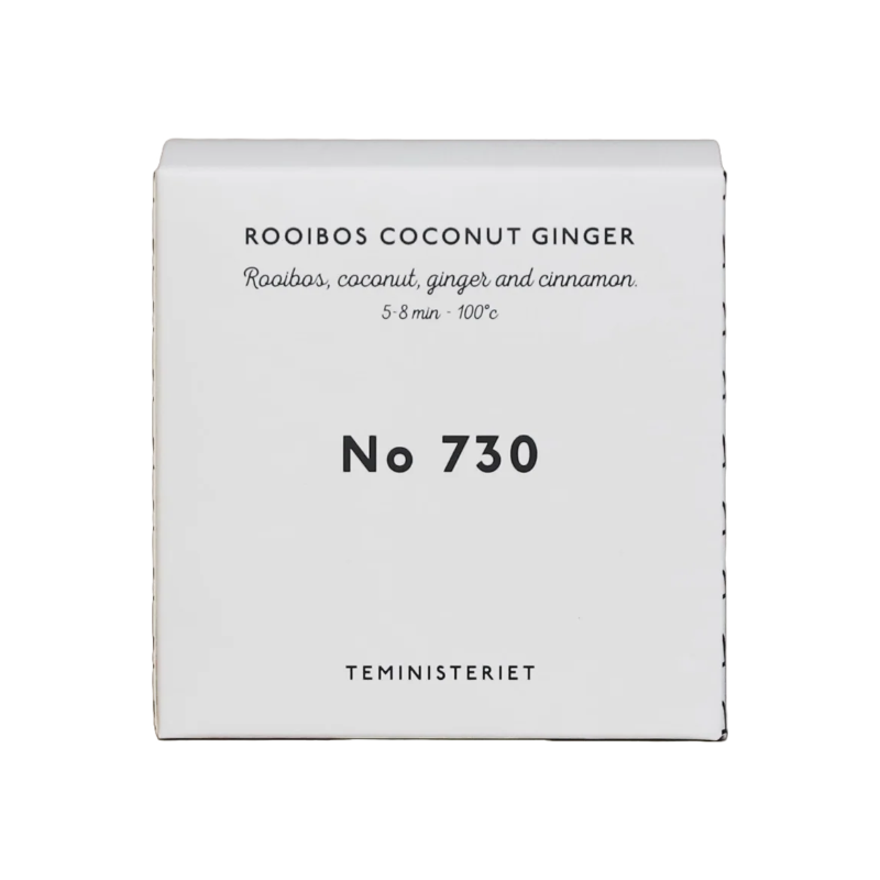 Teministeriet No. 730 Rooibos Coconut Ginger te i en minimalistisk hvid æske. Æskens forside har sort skrift med produktnavnet "Rooibos Coconut Ginger" øverst, efterfulgt af en beskrivelse af smagsnoter: rooibos, kokos, ingefær og kanel. Under dette er bryggeanbefalingen angivet som 5-8 minutter ved 100°C. I midten står produktnummeret "No 730" i fed skrift, og nederst ses mærket "Teministeriet". Baggrunden er neutral, og designet er enkelt og elegant.