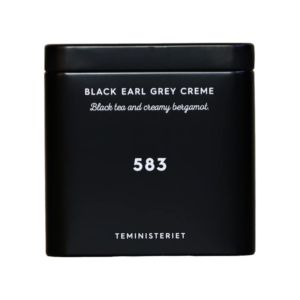 Sort te dåse med 583 Black Earl Grey Creme fra Teministeriet – Elegant sort te-dåse med nummer 583, indeholdende Black Earl Grey Creme, en aromatisk blanding af sort te og cremet bergamot. Perfekt til te-entusiaster, der søger en luksuriøs smagsoplevelse.
