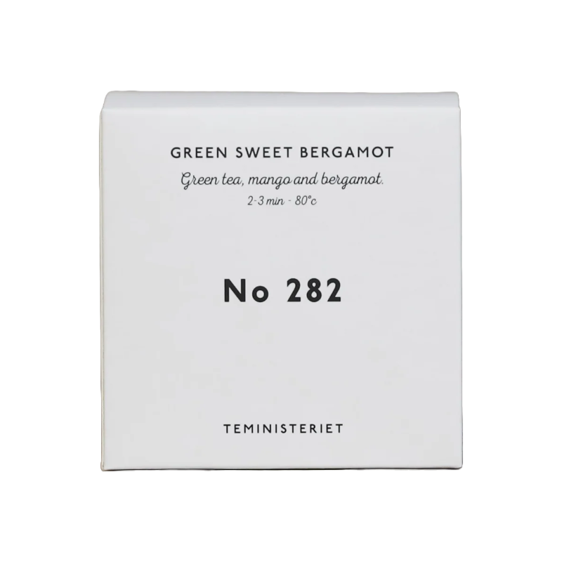 Teministeriet Green Sweet Bergamot - Teæske En elegant, minimalistisk hvid teæske fra Teministeriet med "Green Sweet Bergamot", en aromatisk grøn te med mango og bergamot. Æsken fremhæver teen som en delikat og velafbalanceret blanding, ideel til dem, der elsker en sød og citruspræget grøn te.