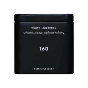 En sort, firkantet tebeholder med 160 White Mulberry fra Teministeriet med teksten "White Mulberry" og beskrivelsen "White tea, papaya, apple and mulberry". Den minimalistiske emballage har en elegant og moderne stil.