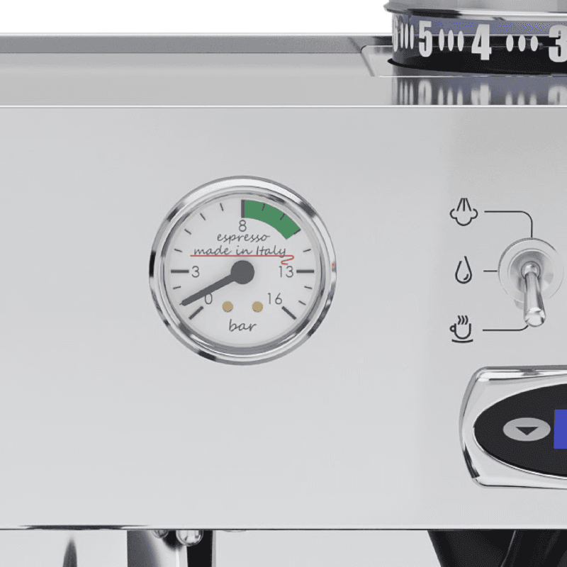 Detalje af Lelit Anita espressomaskinens manometer, der viser trykmåling.