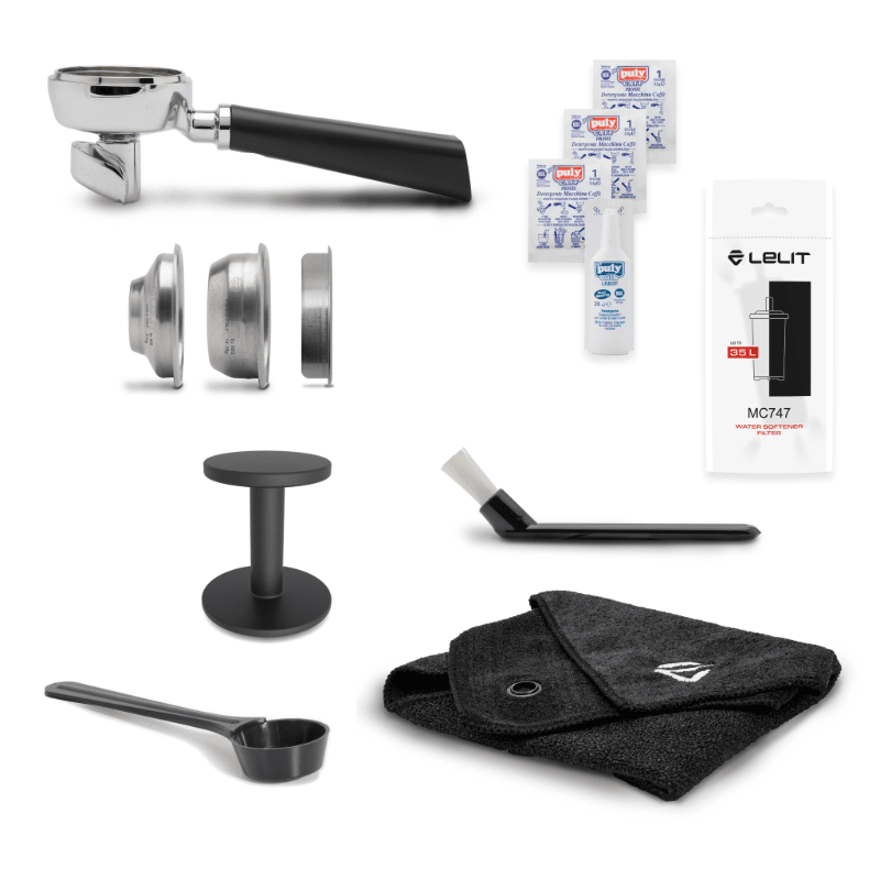 Espresso tilbehørspakke til Lelit Elizabeth med portafilter, filterkurve, tamper, måleske, børste, klud, afkalkningsmiddel og vandfilter.