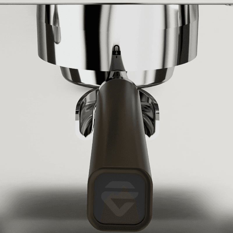 Frontbillede af portafilterhåndtag på Lelit Elizabeth espressomaskine.