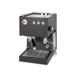 Quick Mill POP! espressomaskine i sort design med portafilter, trykmåler og betjeningsknapper på fronten.