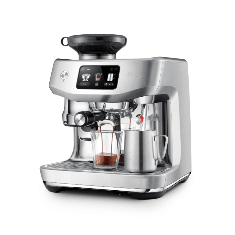 Sage Oracle Jet i stål set forfra med espresso og mælkeskum.
