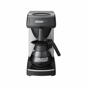 Bravilor Bonomat Novo filterkaffemaskine set forfra med glas-kande placeret i dryppladen; stålfinish og sort plasttop er synligt