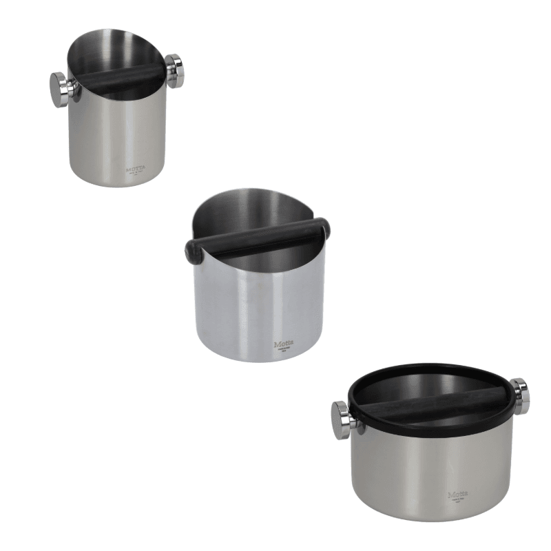 Sammensat billede af tre Motta knockboxe i forskellige størrelser (lille, mellem, stor) i rustfrit stål, vist i varierende vinkler for at fremhæve forskelle i højde og kantdetaljer.