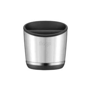 Sage The Knock Box 10 i rustfrit stål med sort gummikanter til opsamling af kaffegrums.