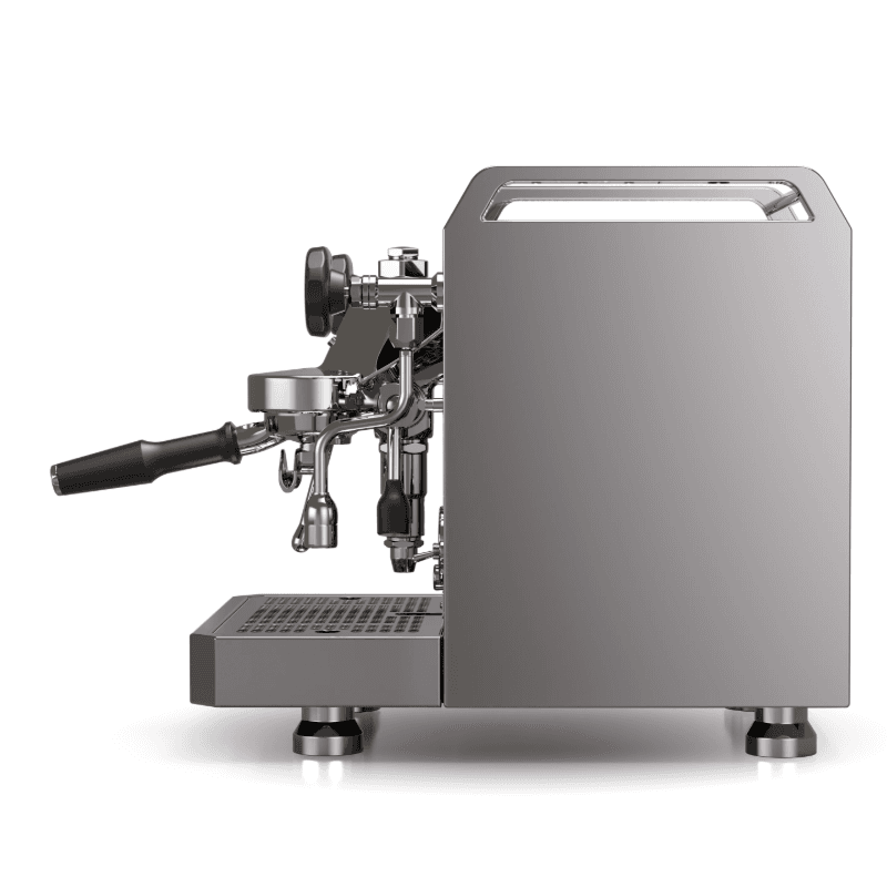 Rocket Mozzafiato V set i ren sideprofil med portafilter udtrukket og dampstav synlig; slank kromsilhuet og minimalistisk design.