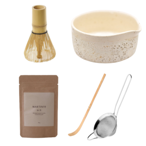 Ceremonielt matcha sæt – økologisk matcha pulver, chawan skål, chasen piskeris, chasaku ske og fin matchasi" title="Ceremonielt matcha sæt – økologisk matcha, chawan, chasen, chasaku, matchasi