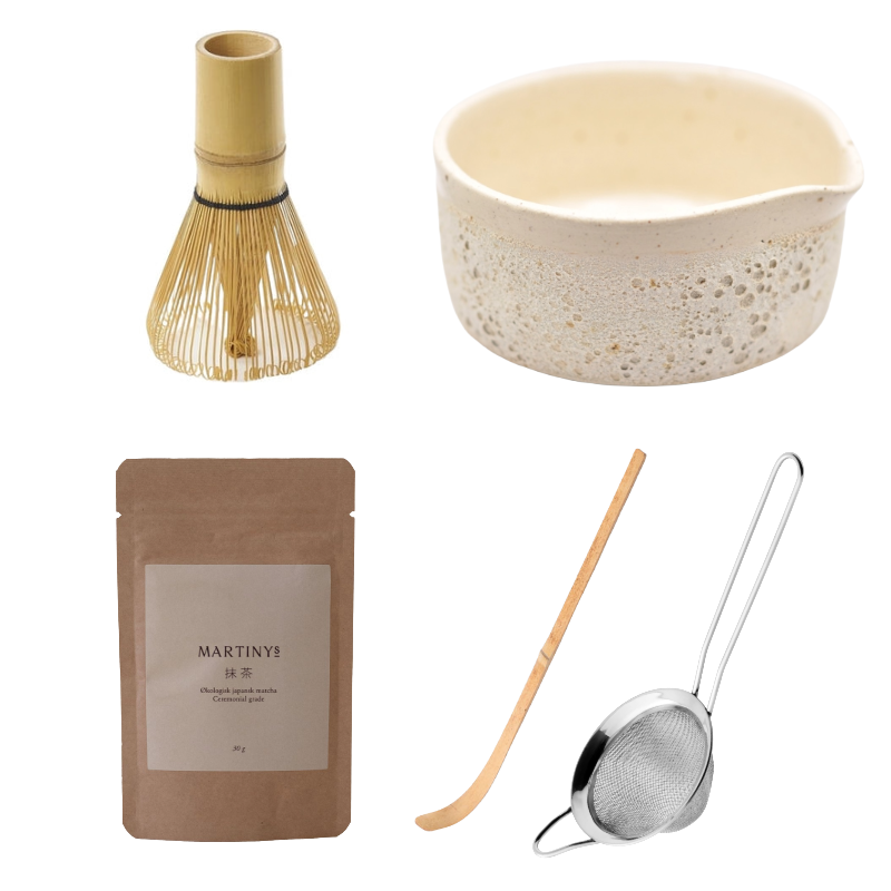 Ceremonielt matcha sæt – økologisk matcha pulver, chawan skål, chasen piskeris, chasaku ske og fin matchasi" title="Ceremonielt matcha sæt – økologisk matcha, chawan, chasen, chasaku, matchasi