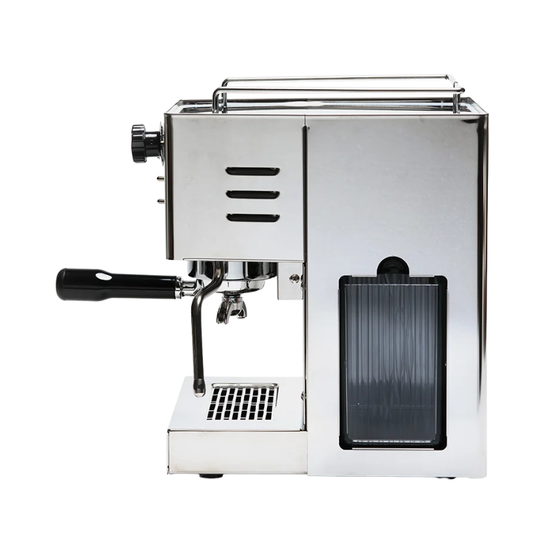 Quick Mill Pippa espressomaskine sølv – sidevisning med aftagelig vandtank og kromdetaljer.