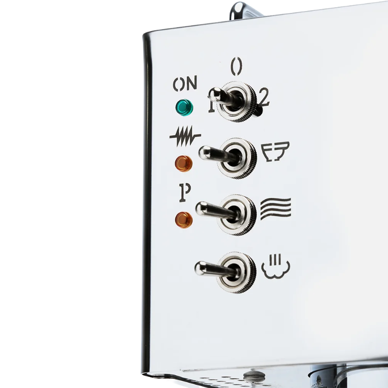 Quick Mill Pippa kontrolpanel – nærbillede af vippekontakter og indikatorlamper på rustfri overflade.