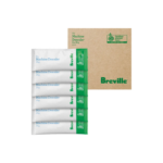 Sage maskine afkalker, 5 x 25 g - Række af 12 småposer med Sage “Machine Descaler” foran en brun papæske, på hvid baggrund.